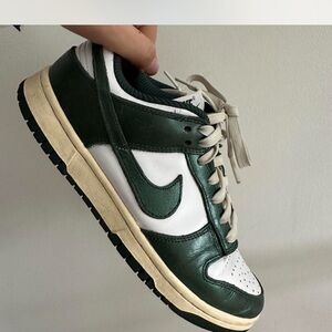 Women Nike low dunk 7.5